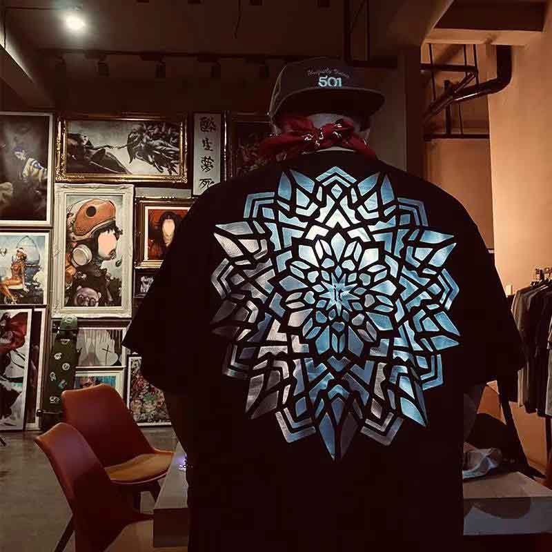 Huge logo on the back-D472