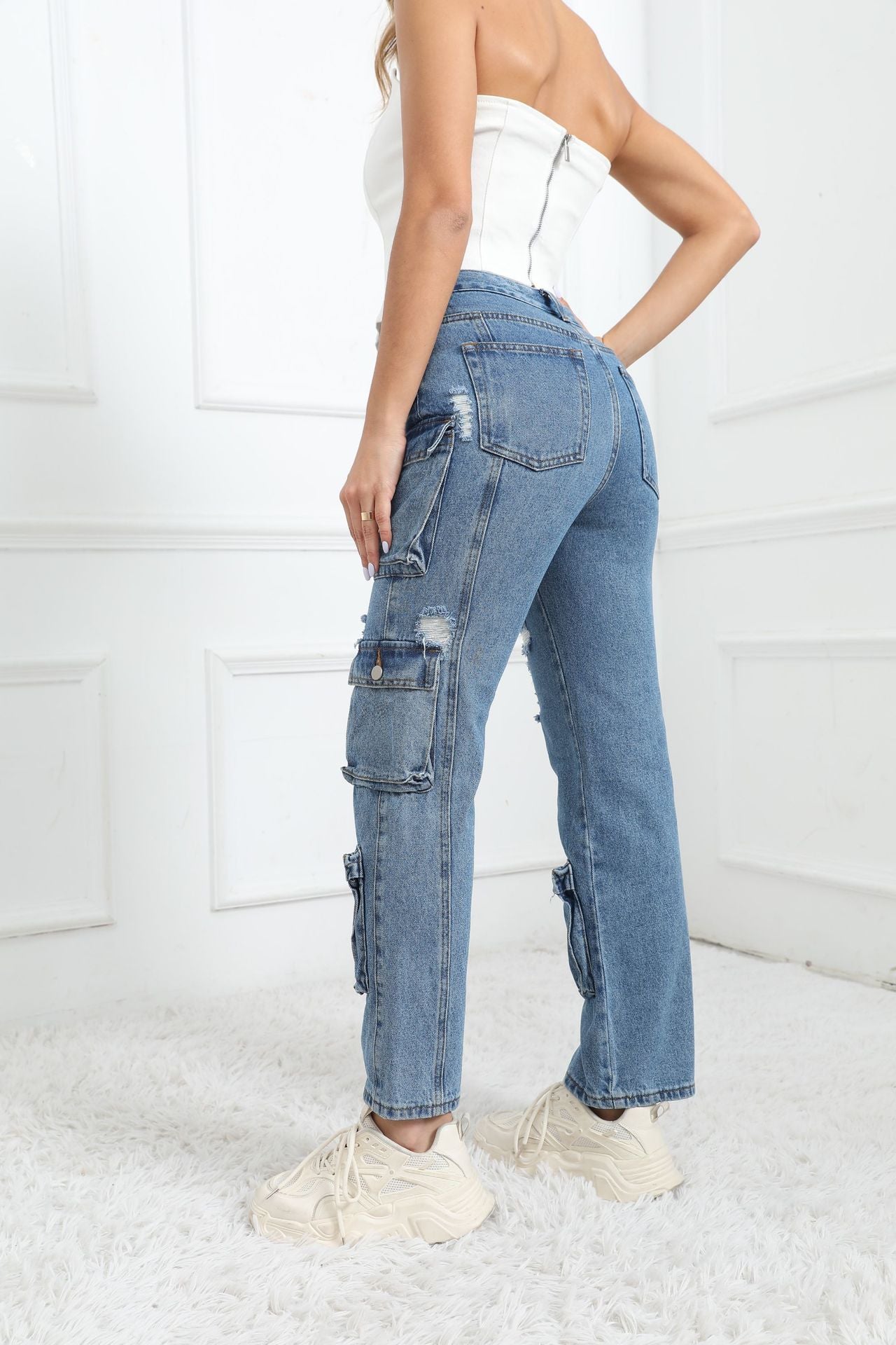 Ripped jeans with pockets-D560