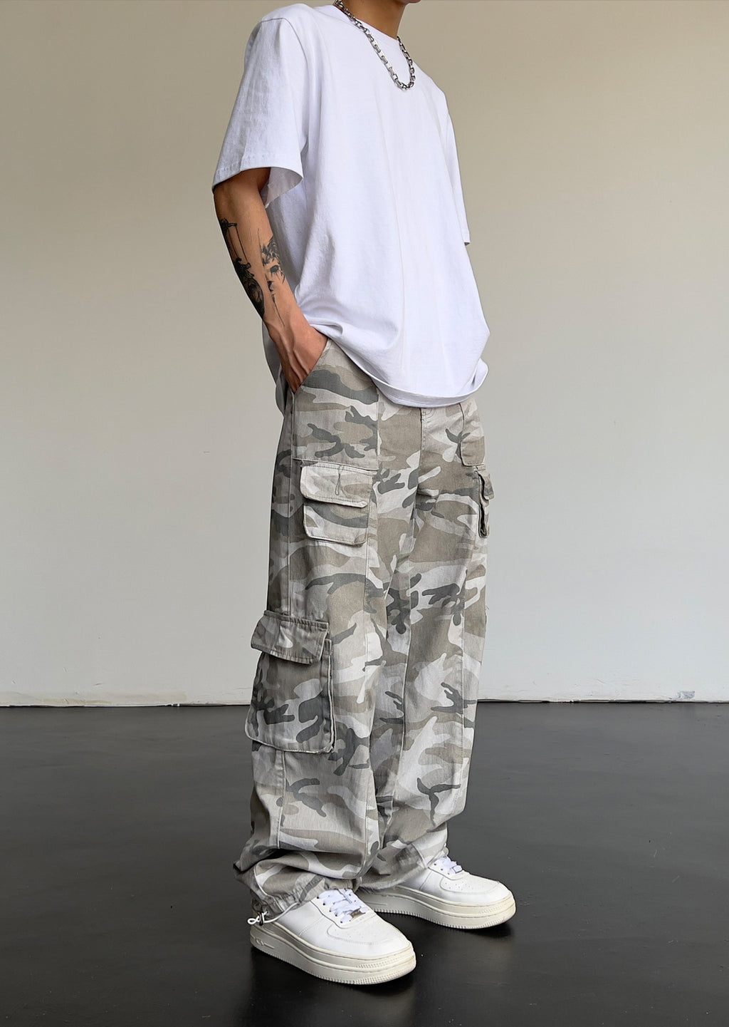 Camouflage cargo pants-D556