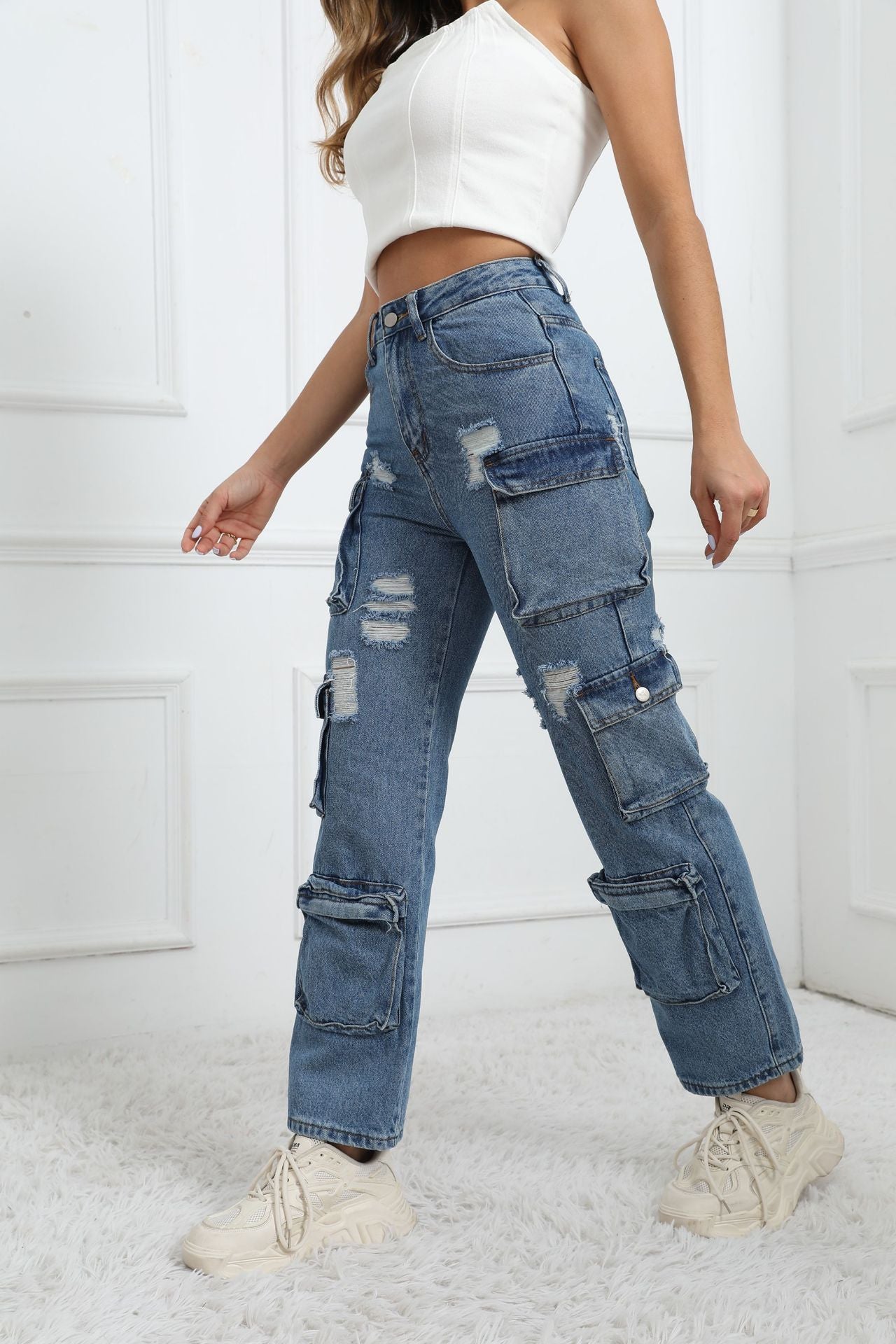 Ripped jeans with pockets-D560