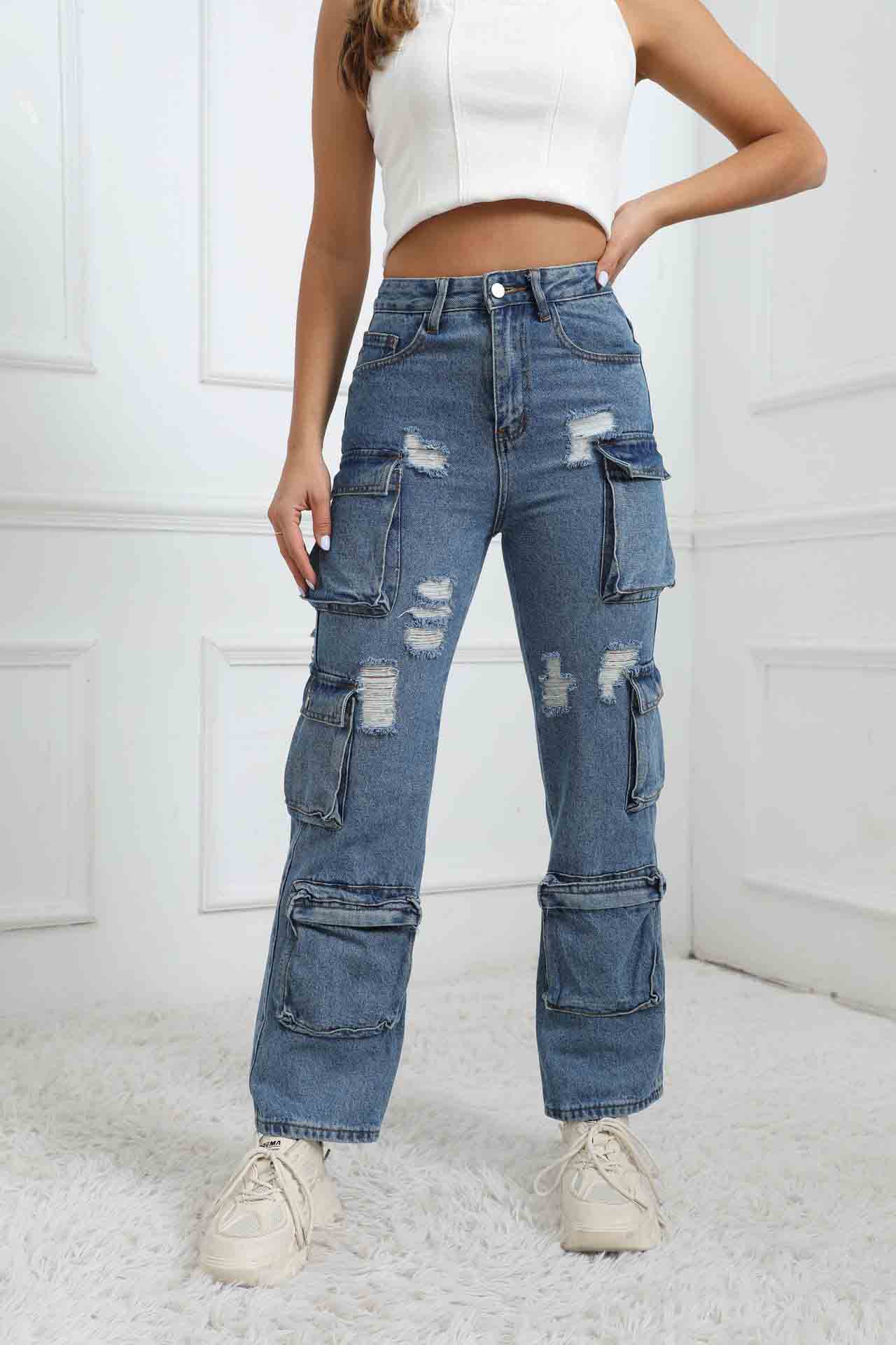 Ripped jeans with pockets-D560